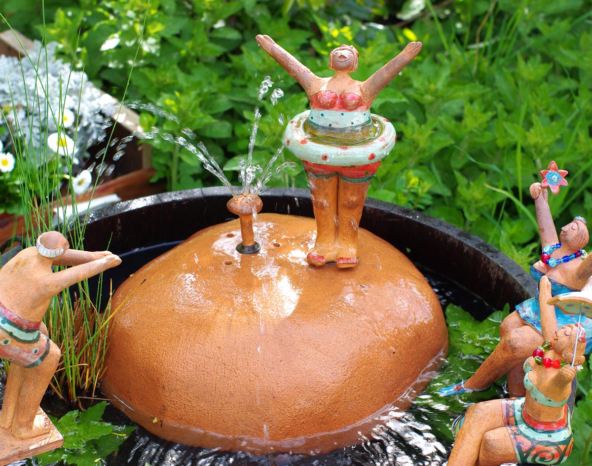 Brunnen Figuren im Brunnen